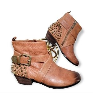 Vince Camuto Marcin Leather Studded Ankle Boots Booties Size 6.5